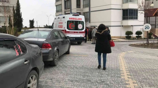 Çocuğun düşürdüğü ısıtıcı camla kapatılan balkonu küle çevirdi: 4 yaralı