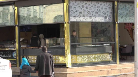 Çocuk sürücü dehşet saçtı, 3 kişi ölümden döndü: Kaza kameraya saniye saniye yansıdı