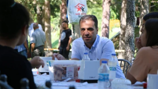 Çocuklar piknikte bir araya geldi