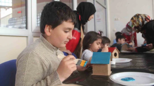 Çocuklarda depremin izleri silinmeye çalışılıyor