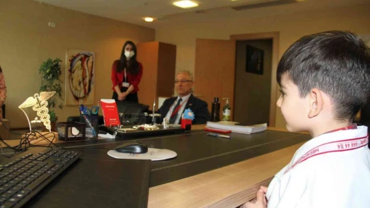 Çok sevdiği Medical Park Hastanesinde bir günlüğüne başhekim oldu