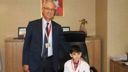 Çok sevdiği Medical Park Hastanesinde bir günlüğüne başhekim oldu