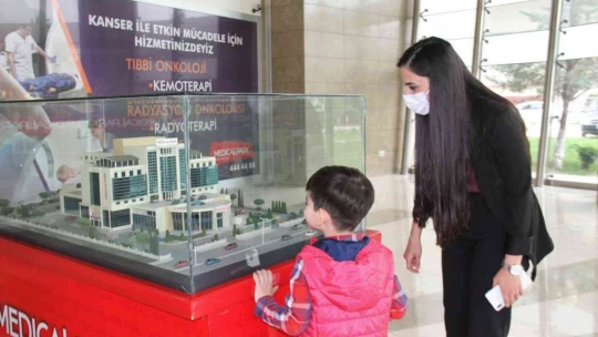 Çok sevdiği Medical Park Hastanesinde bir günlüğüne başhekim oldu