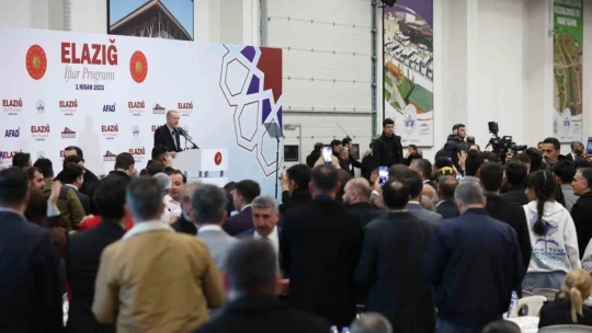 Cumhurbaşkanı Erdoğan Elazığ'da depremzedelerle iftarda buluştu