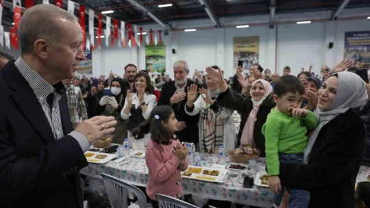 Cumhurbaşkanı Erdoğan Elazığ'da depremzedelerle iftarda buluştu