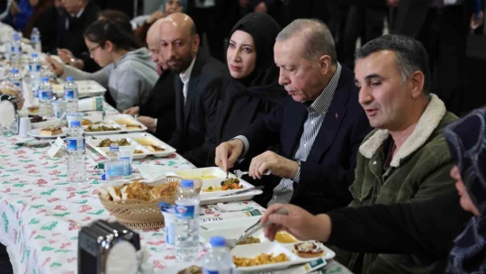 Cumhurbaşkanı Erdoğan Elazığ'da depremzedelerle iftarda buluştu