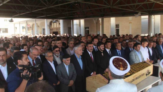 Cumhurbaşkanı Yardımcısı Yılmaz, AK Parti eski milletvekilinin cenazesine katıldı