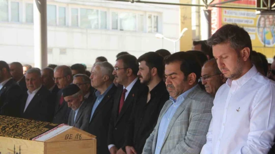 Cumhurbaşkanı Yardımcısı Yılmaz, AK Parti eski milletvekilinin cenazesine katıldı