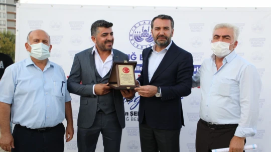 Cumhuriyet Mahallesi Sarı ve Beyaz Evlerde Tapu Sevinci