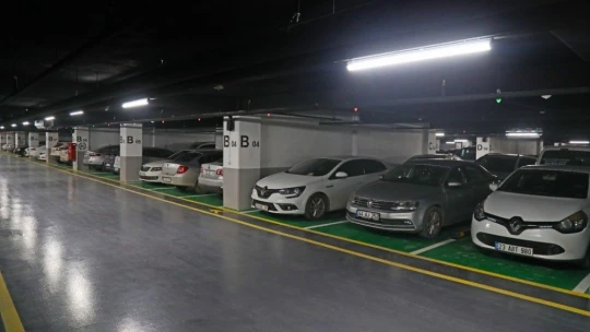 Cumhuriyet Meydanı yer altı otoparkına vatandaştan yoğun ilgi