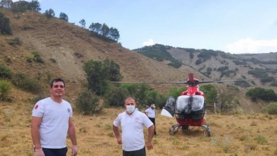 Dağda rahatsızlanan çobanın imdadına ambulans helikopter yetişti
