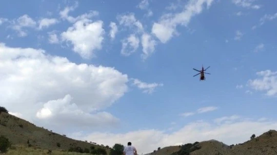 Dağda rahatsızlanan çobanın imdadına ambulans helikopter yetişti