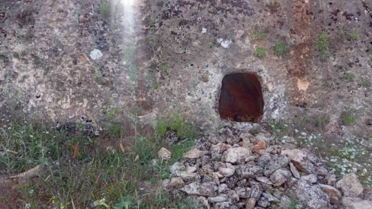 Definecilerin talan ettiği kaya mezarları turizme kazandırılmayı bekliyor