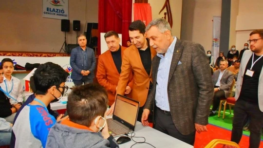 Dene yap proje şenliğiyle genç yetenekler iş başında