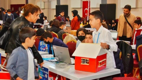 Dene yap proje şenliğiyle genç yetenekler iş başında