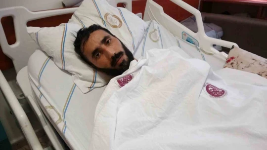 Depremde eşini kaybeden ve kendi enkaz altından çıkartılan depremzede, 'Sanki bir rüzgar geldi evi götürdü'