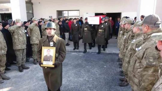 Depremde hayatını kaybeden uzman çavuş ve eşi son yolculuğuna uğurlandı