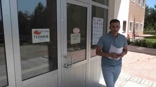 Depremde her şeyini kaybeden Malatyalı genç, Elazığ'da 1 dakika ile sınava giremedi