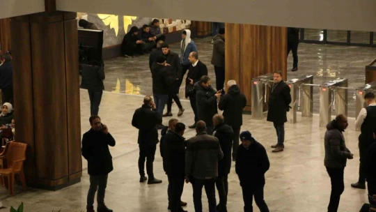 Depremi yaşayan Elazığlılar fuar merkezlerine akın etti