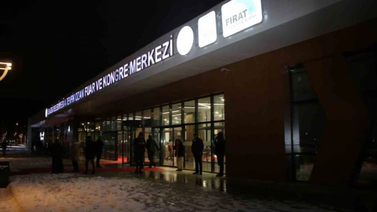 Depremi yaşayan Elazığlılar fuar merkezlerine akın etti