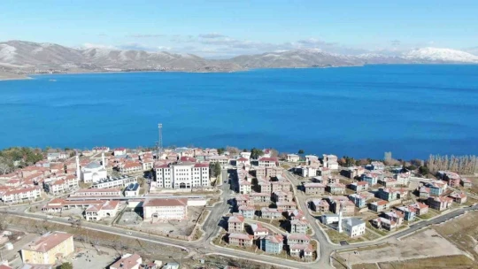 Depremin merkez üssü Sivrice'de kaymakamlık, esnafı yalnız bırakmıyor