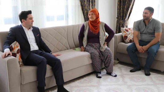 Depremin merkez üssü Sivrice'de vatandaşlar çifte bayram yaşıyor
