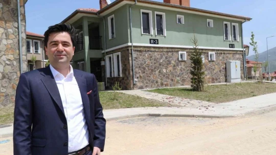 Depremin merkez üssü Sivrice'de vatandaşlar çifte bayram yaşıyor