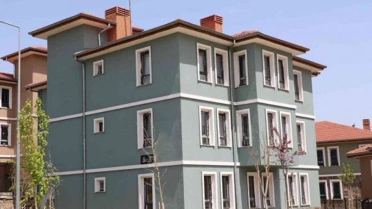 Depremin merkez üssü Sivrice'de vatandaşlar çifte bayram yaşıyor