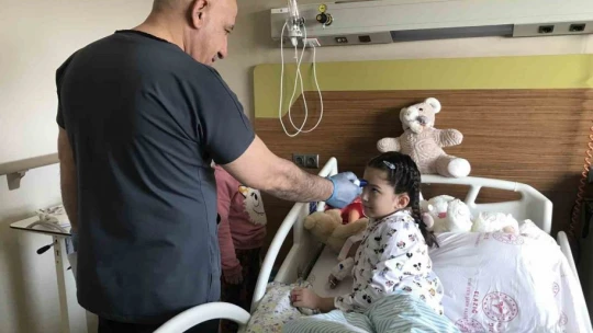 Depremin simge ismi minik Yağmur, 'Artık üşümüyorum aksine terliyorum'