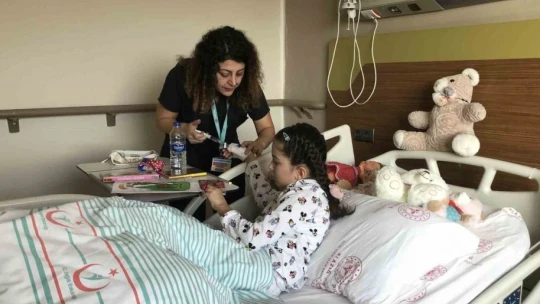 Depremin simge ismi minik Yağmur, 'Artık üşümüyorum aksine terliyorum'