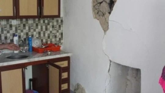 Depremin vurduğu köylerde çadırlar kurulmaya başlandı