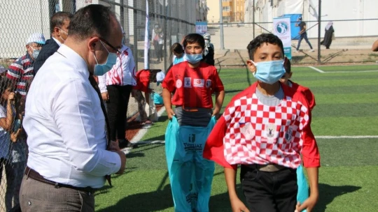 Depremzede çocuklar geleneksel oyunlarla eğlendi