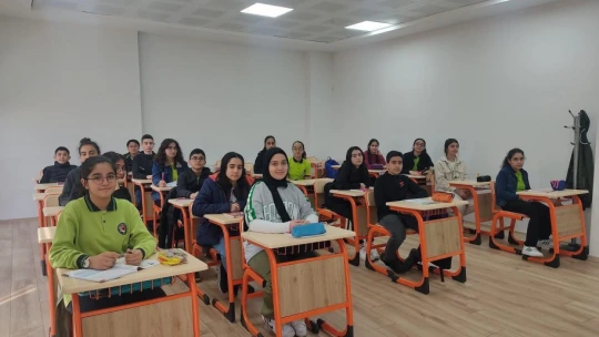 Depremzede öğrencilere yönelik LGS'ye hazırlık kursu başladı