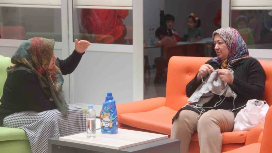 Depremzedeler yurtlarda ağırlanmaya devam ediyor