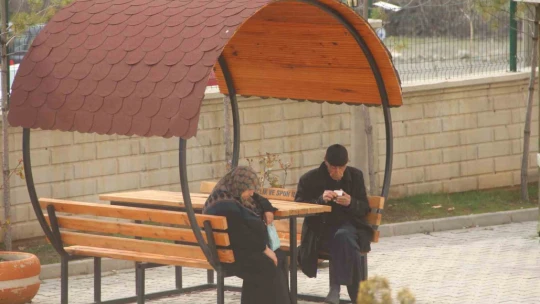 Depremzedeler yurtlarda ağırlanmaya devam ediyor