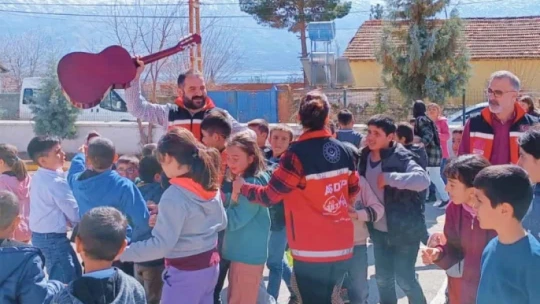 Depremzedelere yönelik psikososyal destek sürüyor