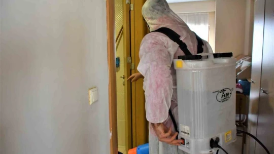 Depremzedelerin konakladığı yurtlarda hijyen çalışmaları