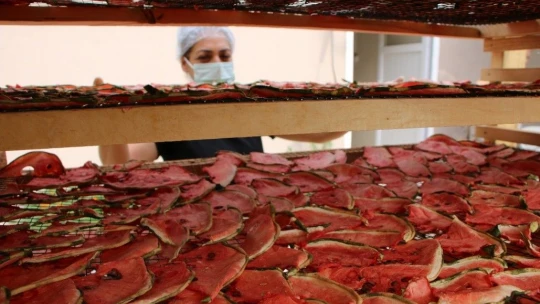 Devletten destek aldı, karpuzdan cips yapıp dünyaya pazarlamaya başladı