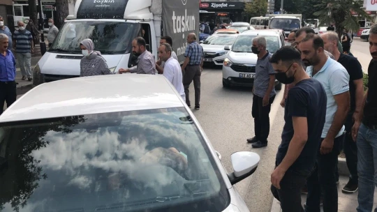 Direksiyon başında kalp krizi geçirdi, imdadına vatandaşlar yetişti