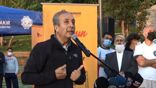 Diyarbakır'ın Fethi'nin 1382'inci yılı meşaleli yürüyüşle kutlandı