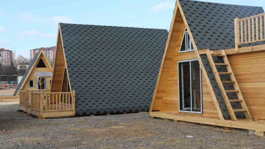 Doğu ve Güneydoğu Anadolu Bölgesinin tek bungalov fabrikasını kurdu, şimdi taleplere yetişemiyor