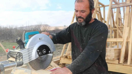 Doğu ve Güneydoğu Anadolu Bölgesinin tek bungalov fabrikasını kurdu, şimdi taleplere yetişemiyor