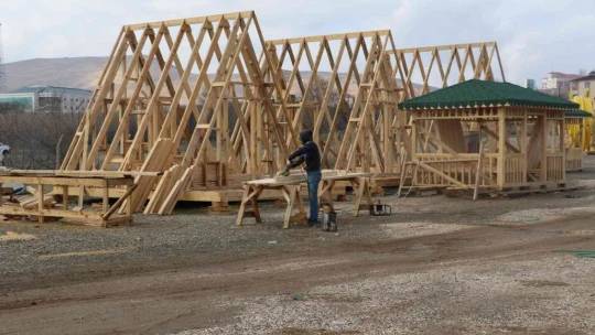 Doğu ve Güneydoğu Anadolu Bölgesinin tek bungalov fabrikasını kurdu, şimdi taleplere yetişemiyor