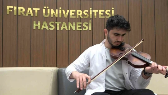 Doktor ve öğrencilerin 'Korosu' şiddete karşı sağlıkçıların sesi oldu