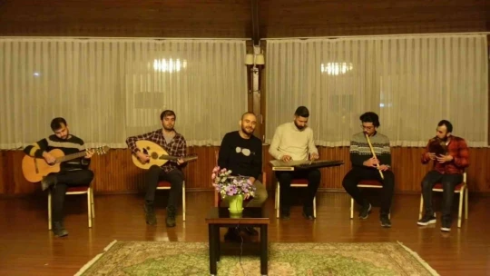 Doktor ve öğrencilerin 'Korosu' şiddete karşı sağlıkçıların sesi oldu