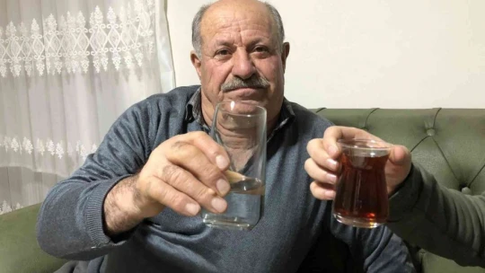 Doktorun tek bir sözü ile 40 yıldır çay ve sigara içmiyor
