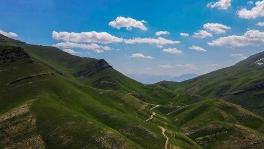 Droncu sınıf öğretmeninin çektiği eşsiz görüntüler hayran bıraktı