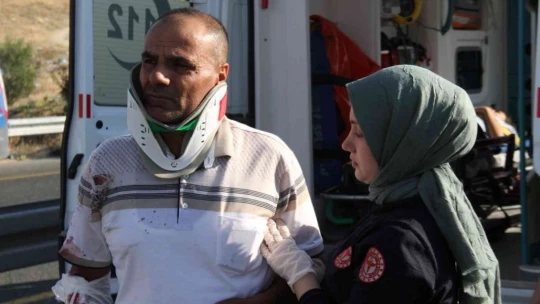Feci Kaza 14 yaralı Düğünden dönen minibüs yan yattı