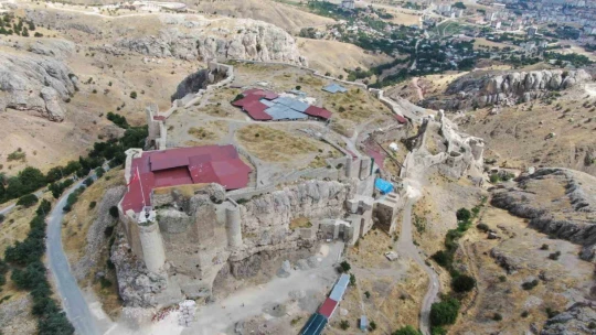 (Düzeltme) Türkiye'de benzeri yok, 700 yıllık metal atölyesi keşfedildi