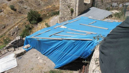 (Düzeltme) Türkiye'de benzeri yok, 700 yıllık metal atölyesi keşfedildi